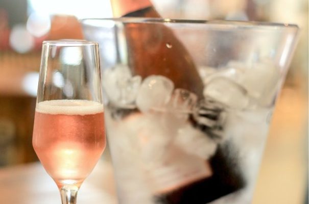 Champagne rosee, visite de cave chez les Gîtes Flo en Champagne.